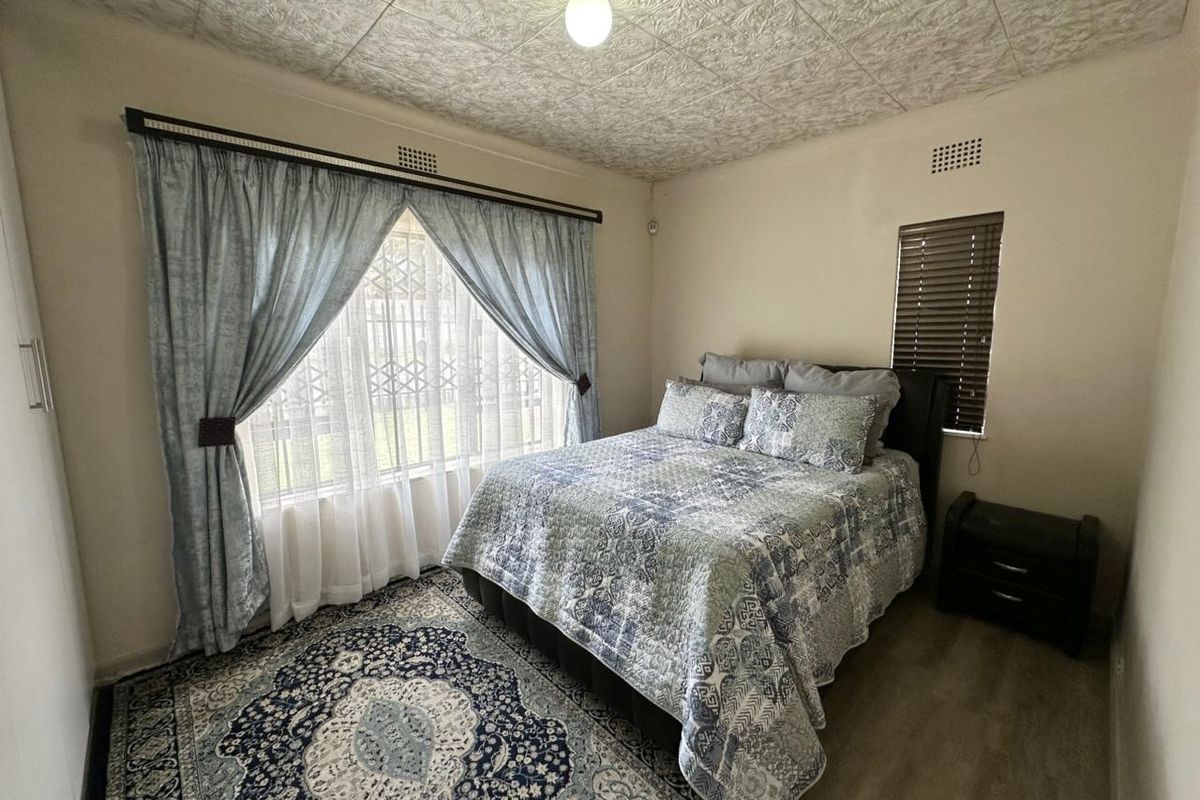 JUST MOVE IN AND ENJOY Well maintained clean 3 Bedroom Home in South Hills - Photo 4