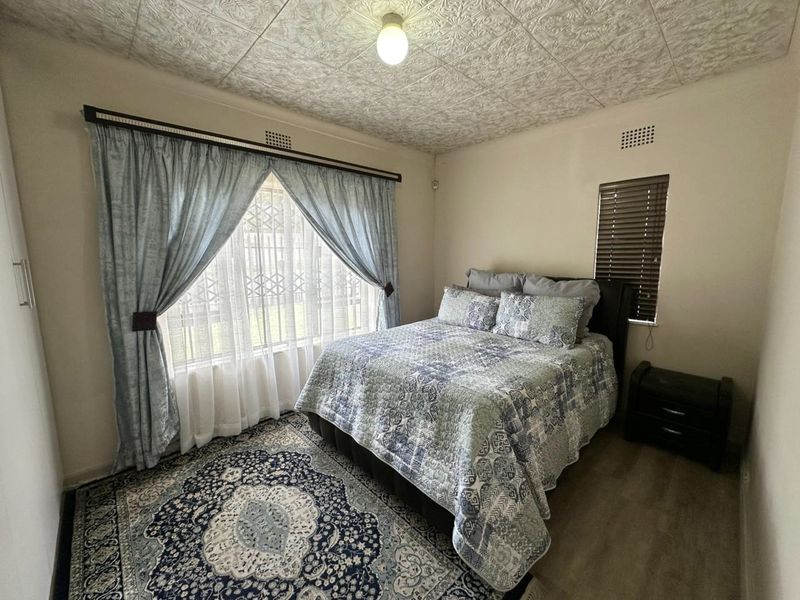 JUST MOVE IN AND ENJOY Well maintained clean 3 Bedroom Home in South Hills - Photo 4