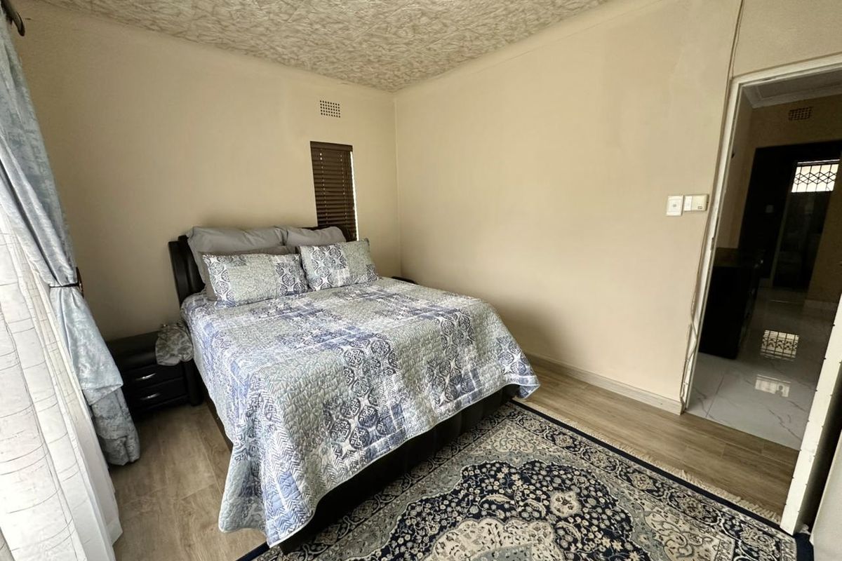 JUST MOVE IN AND ENJOY Well maintained clean 3 Bedroom Home in South Hills - Photo 5