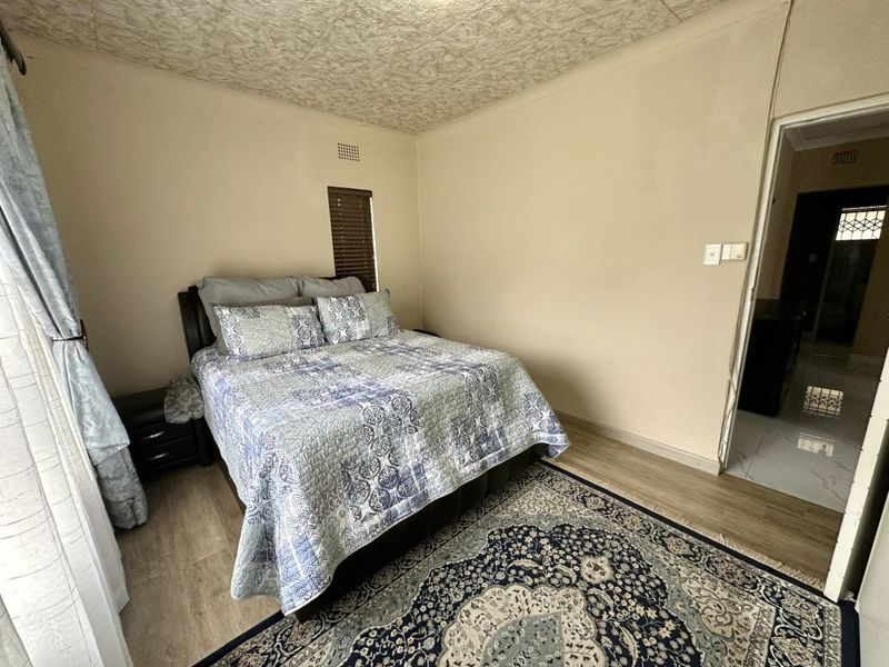 JUST MOVE IN AND ENJOY Well maintained clean 3 Bedroom Home in South Hills - Photo 5
