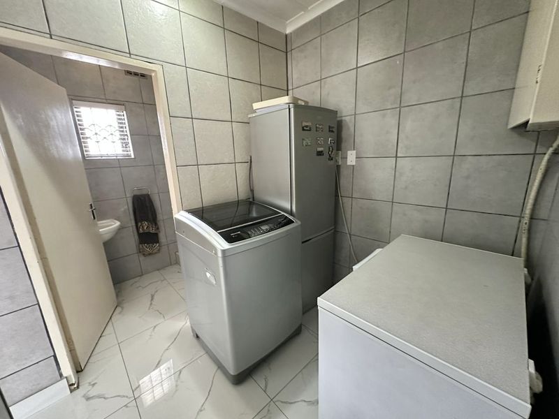 JUST MOVE IN AND ENJOY Well maintained clean 3 Bedroom Home in South Hills - Photo 10