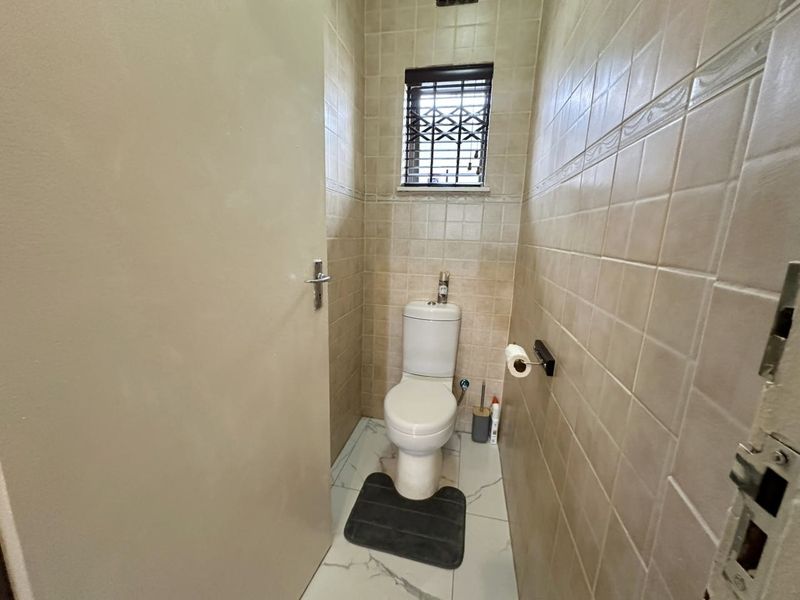 JUST MOVE IN AND ENJOY Well maintained clean 3 Bedroom Home in South Hills - Photo 9