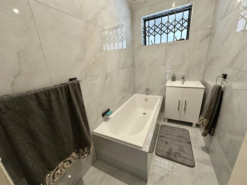 JUST MOVE IN AND ENJOY Well maintained clean 3 Bedroom Home in South Hills - Photo 8