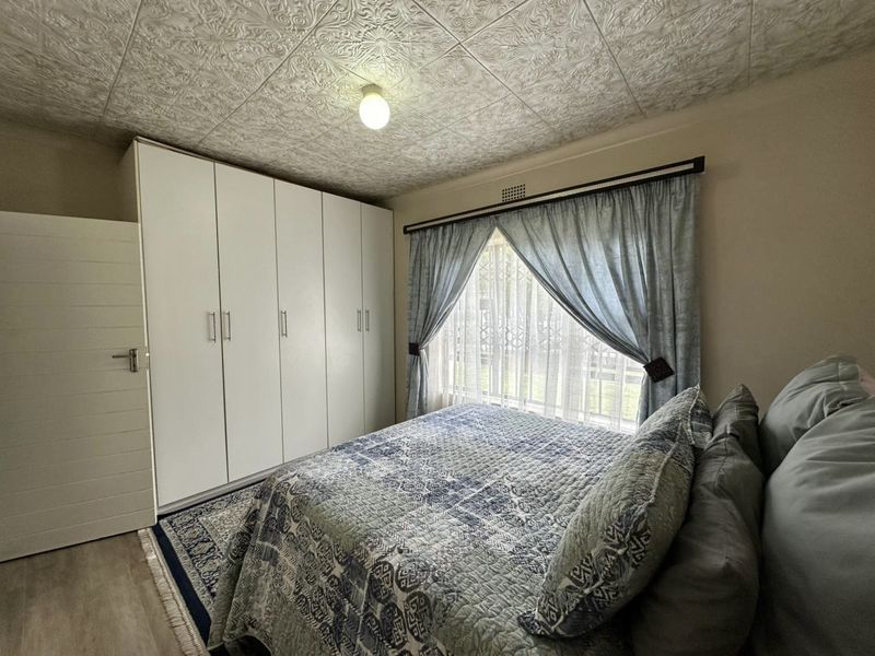 JUST MOVE IN AND ENJOY Well maintained clean 3 Bedroom Home in South Hills - Photo 6