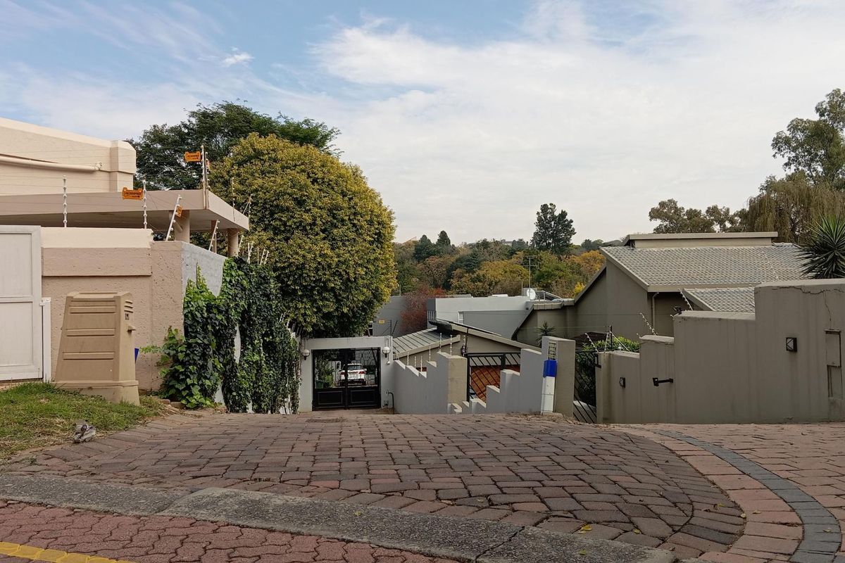 Bank Repossessed 5-Bedroom Freestanding Family Home for Sale | Woodmead, Sandton - Photo 2