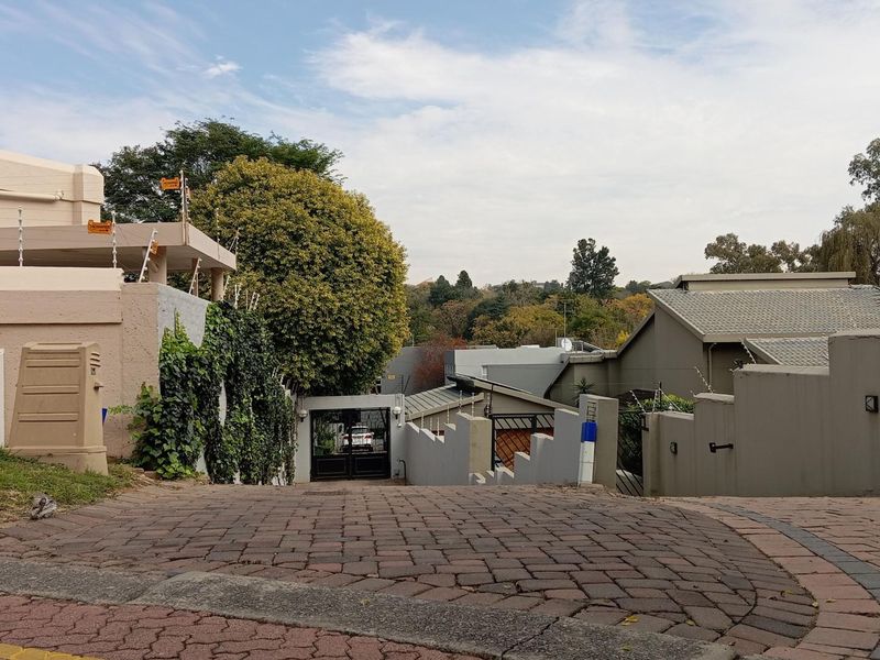 Bank Repossessed 5-Bedroom Freestanding Family Home for Sale | Woodmead, Sandton - Photo 2