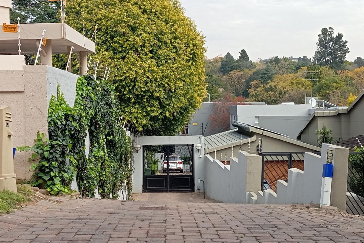 Bank Repossessed 5-Bedroom Freestanding Family Home for Sale | Woodmead, Sandton - Photo 3