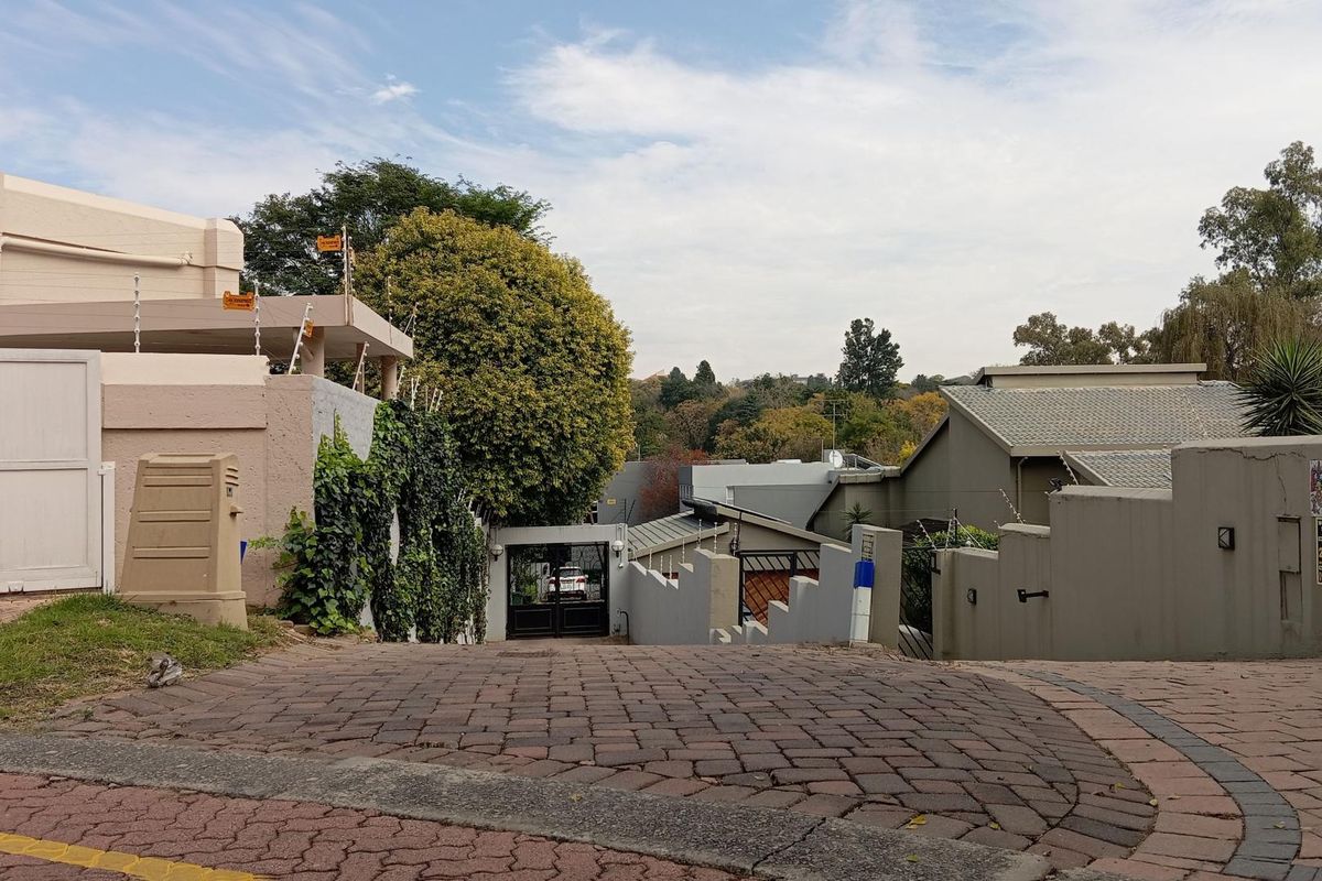 Bank Repossessed 5-Bedroom Freestanding Family Home for Sale | Woodmead, Sandton - Photo 4