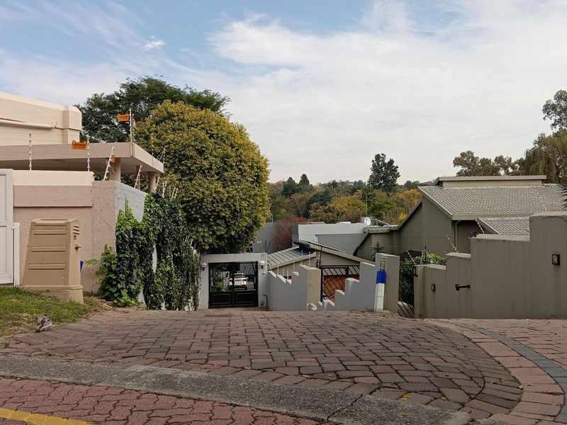Bank Repossessed 5-Bedroom Freestanding Family Home for Sale | Woodmead, Sandton - Photo 4