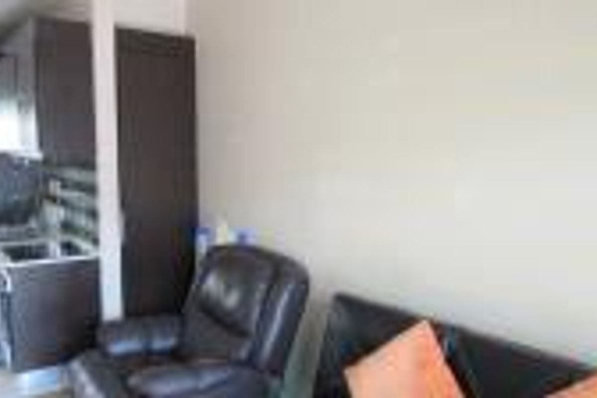 2-Bedroom Apartment for Sale | Balcony, Pool & Double Garage | Prime Location - Photo 5