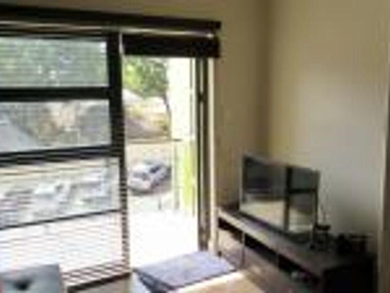 2-Bedroom Apartment for Sale | Balcony, Pool & Double Garage | Prime Location - Photo 4