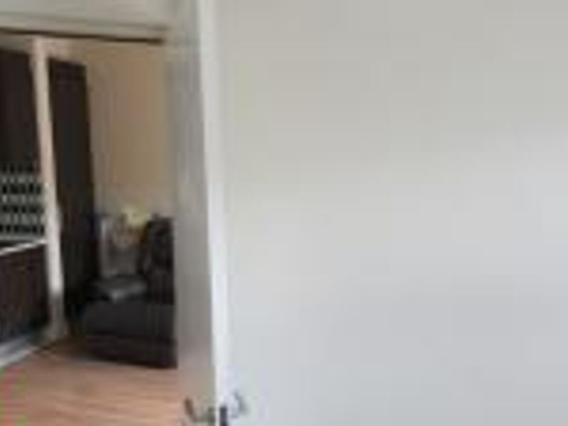 2-Bedroom Apartment for Sale | Balcony, Pool & Double Garage | Prime Location - Photo 10