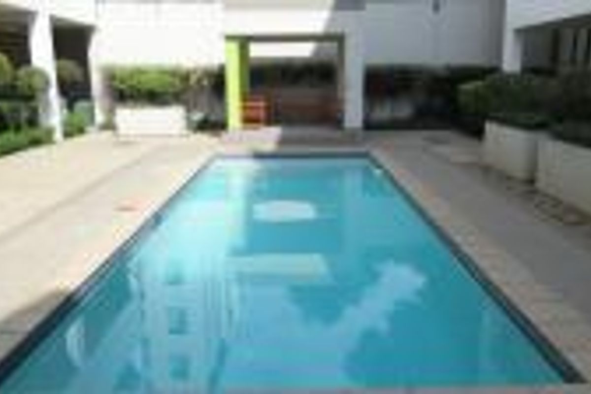 2-Bedroom Apartment for Sale | Balcony, Pool & Double Garage | Prime Location - Photo 2