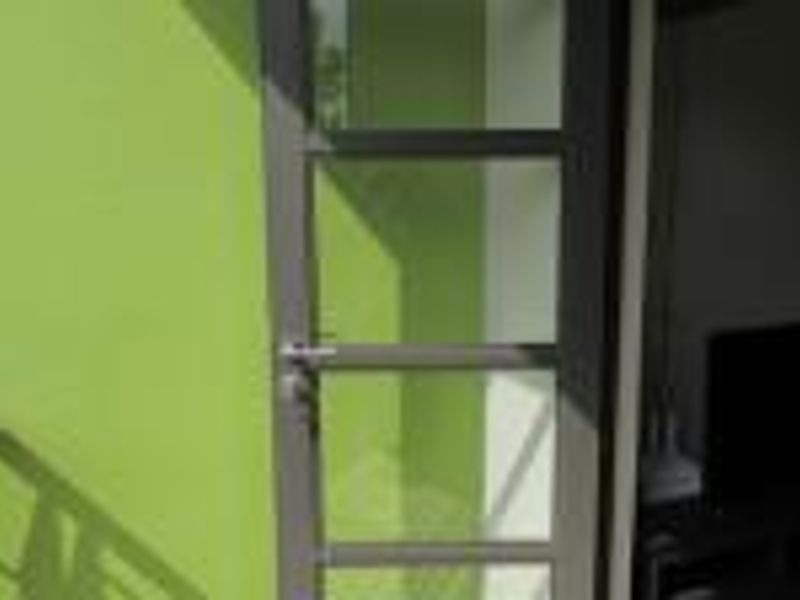 2-Bedroom Apartment for Sale | Balcony, Pool & Double Garage | Prime Location - Photo 7