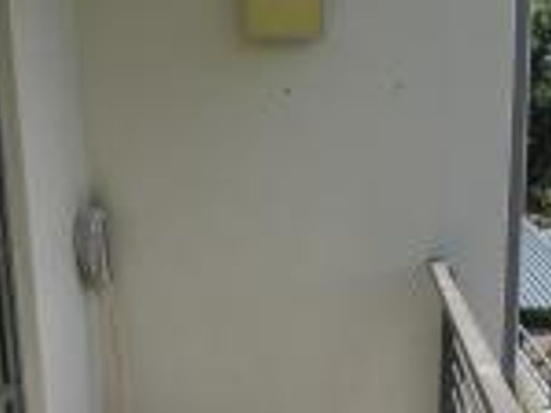 2-Bedroom Apartment for Sale | Balcony, Pool & Double Garage | Prime Location - Photo 6