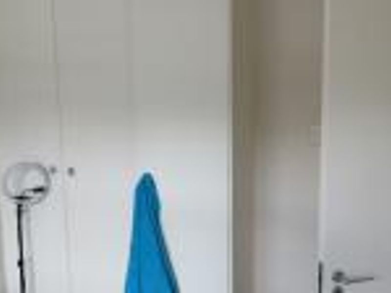 2-Bedroom Apartment for Sale | Balcony, Pool & Double Garage | Prime Location - Photo 9