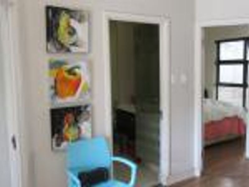 2-Bedroom Apartment for Sale | Balcony, Pool & Double Garage | Prime Location - Photo 8