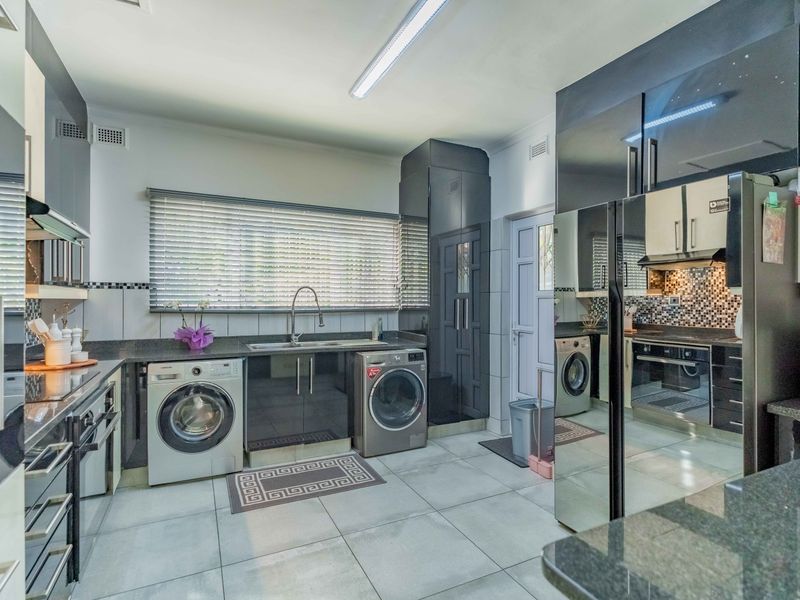 Stunning Move in Ready, Lock and Leave Corner Duplex, in Secure Complex! - Photo 3