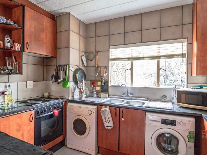 Secure 3-Bedroom Family Home with Great Amenities - Photo 4