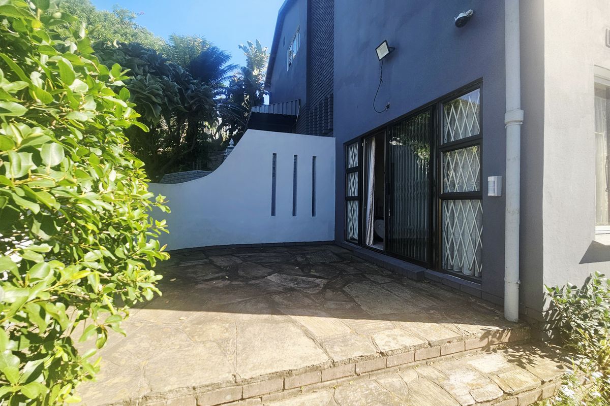 Spacious, Modern, Immaculate! - Photo 5