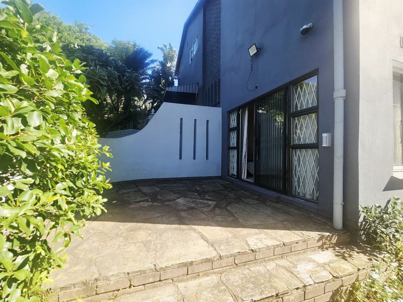 Spacious, Modern, Immaculate! - Photo 5