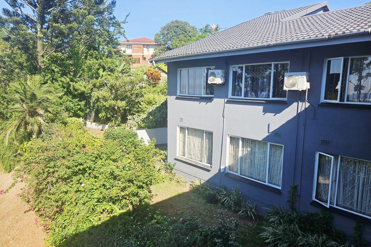 Spacious, Modern, Immaculate! - Photo 4