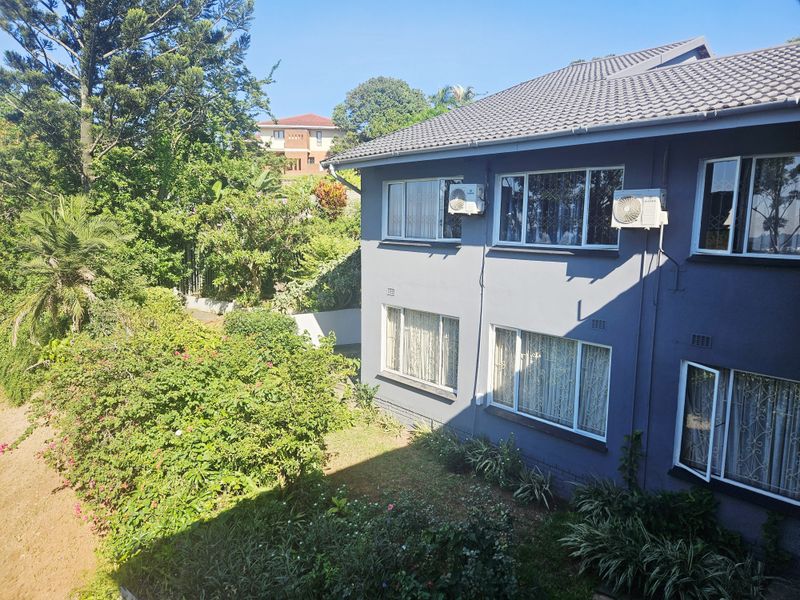 Spacious, Modern, Immaculate! - Photo 4