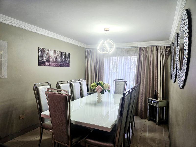 Spacious, Modern, Immaculate! - Photo 10