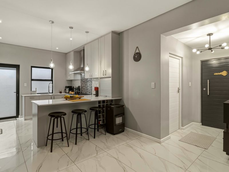 Stylish 3 bedroom living in the heart of the winelands - Photo 5