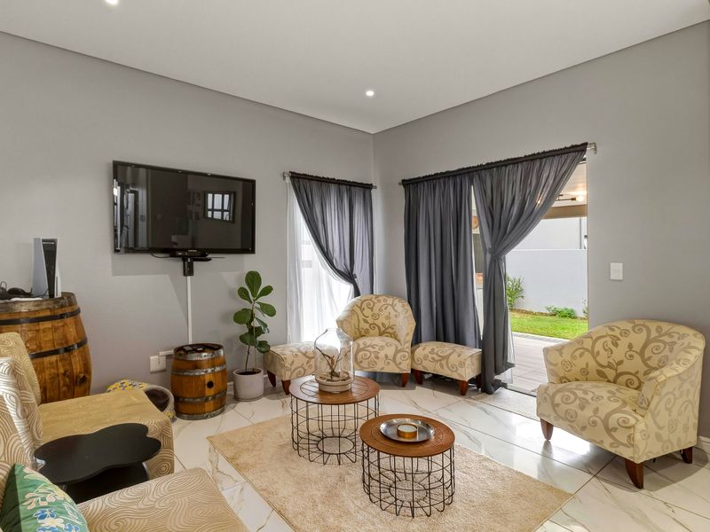 Stylish 3 bedroom living in the heart of the winelands - Photo 7