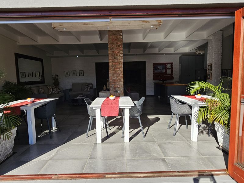 Established Luxury Guesthouse in Prime Swellendam Setting - Photo 8