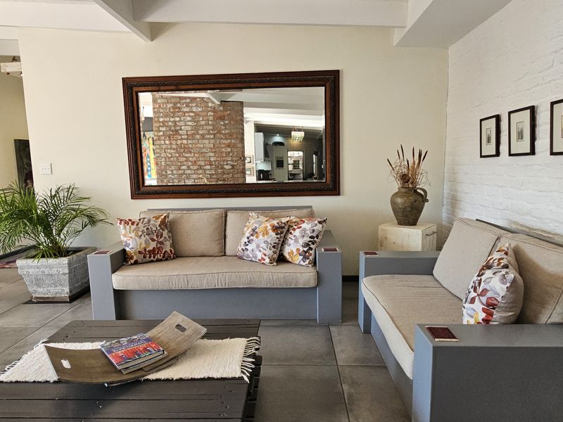 Established Luxury Guesthouse in Prime Swellendam Setting - Photo 10