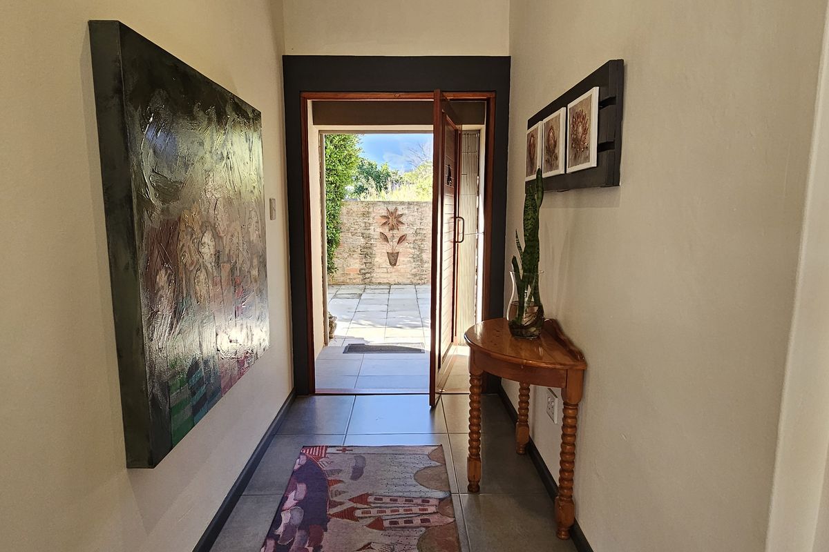 Established Luxury Guesthouse in Prime Swellendam Setting - Photo 5