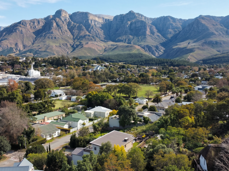 Established Luxury Guesthouse in Prime Swellendam Setting - Photo 3