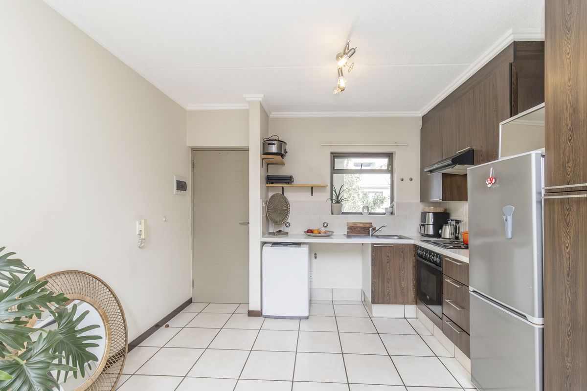 Duplex Loft Living in Bryanston- Viewings By Appointment - Photo 4