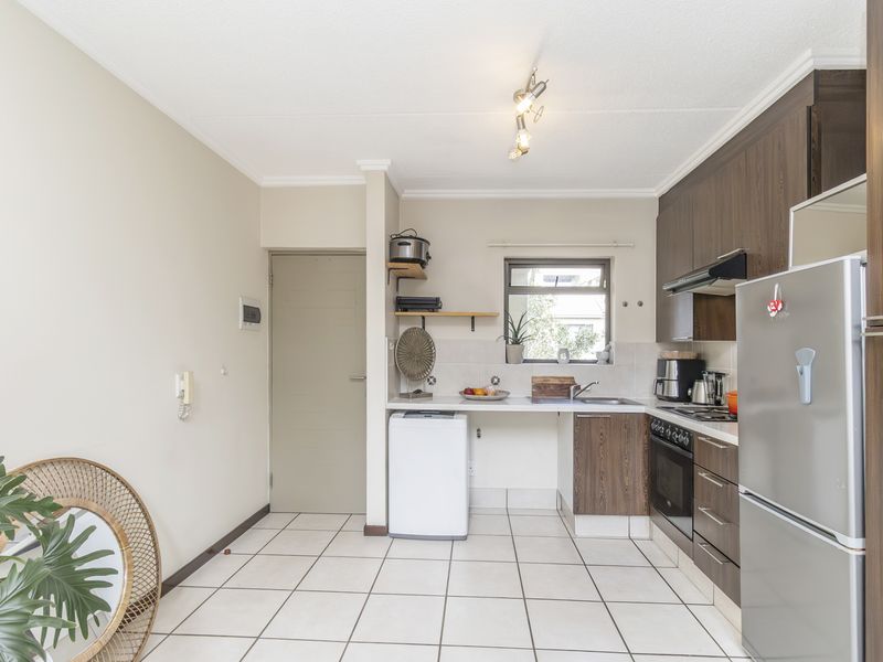 Duplex Loft Living in Bryanston- Viewings By Appointment - Photo 4