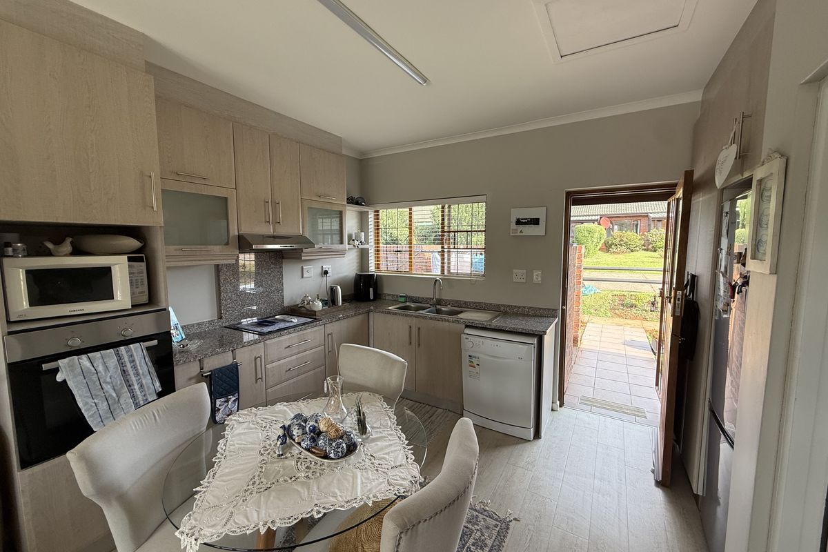 Modern Sunny Living in the Heart of Amber Valley - Photo 2