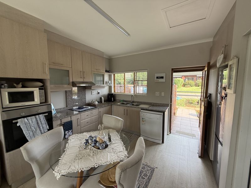 Modern Sunny Living in the Heart of Amber Valley - Photo 2