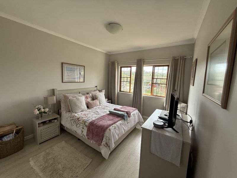 Modern Sunny Living in the Heart of Amber Valley - Photo 6