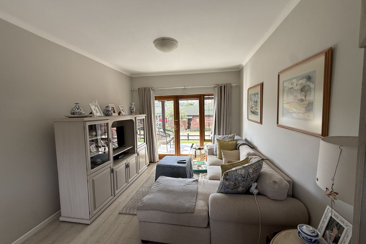Modern Sunny Living in the Heart of Amber Valley - Photo 4