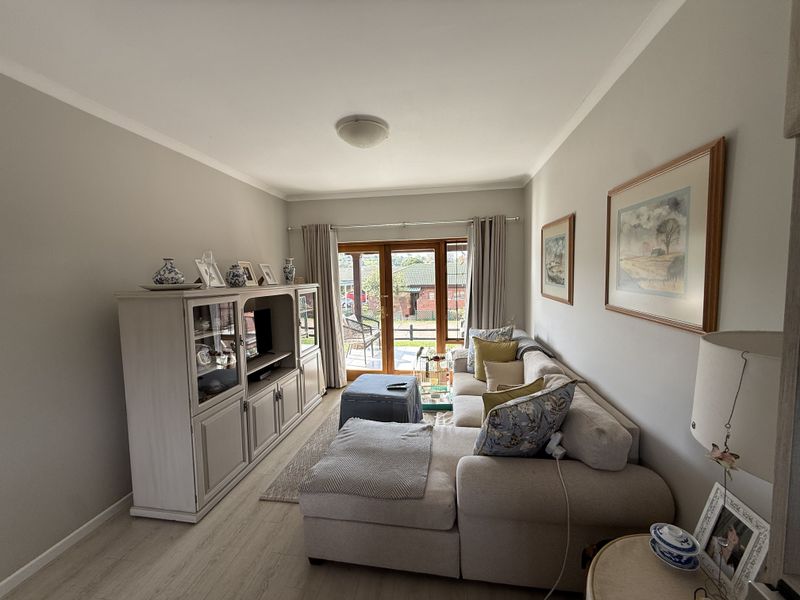 Modern Sunny Living in the Heart of Amber Valley - Photo 4