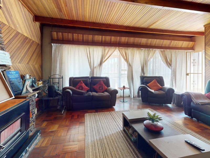 3 Bedroom Family Home- Fishers Hill - Photo 3