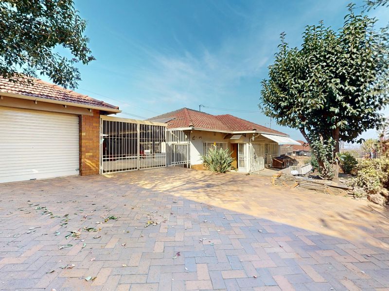 3 Bedroom Family Home- Fishers Hill - Photo 1