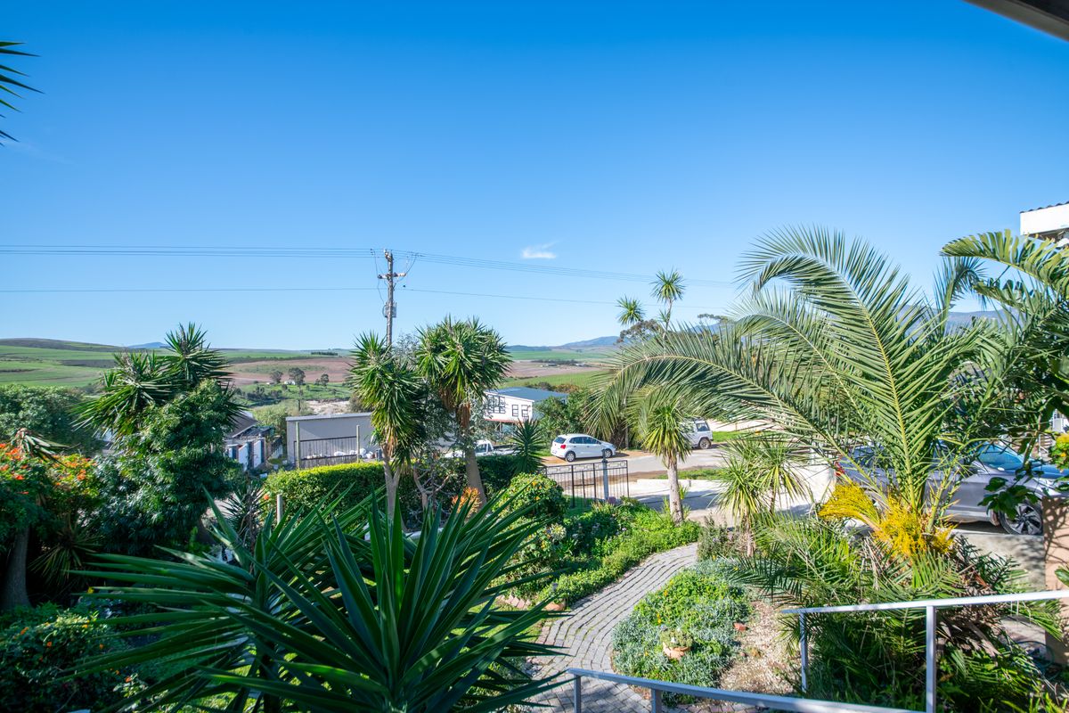 Character, charm, uninterruptable views, good address - Photo 5
