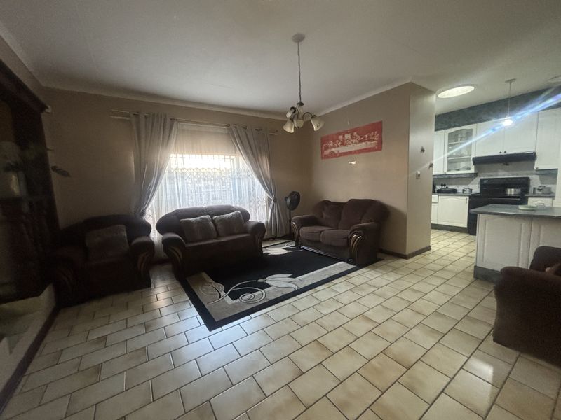 Full Title Home in Ben Fleur - Photo 4