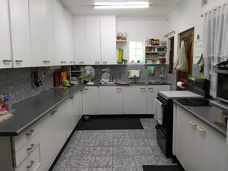 Spacious Property with Income-Generating Potential - Photo 5