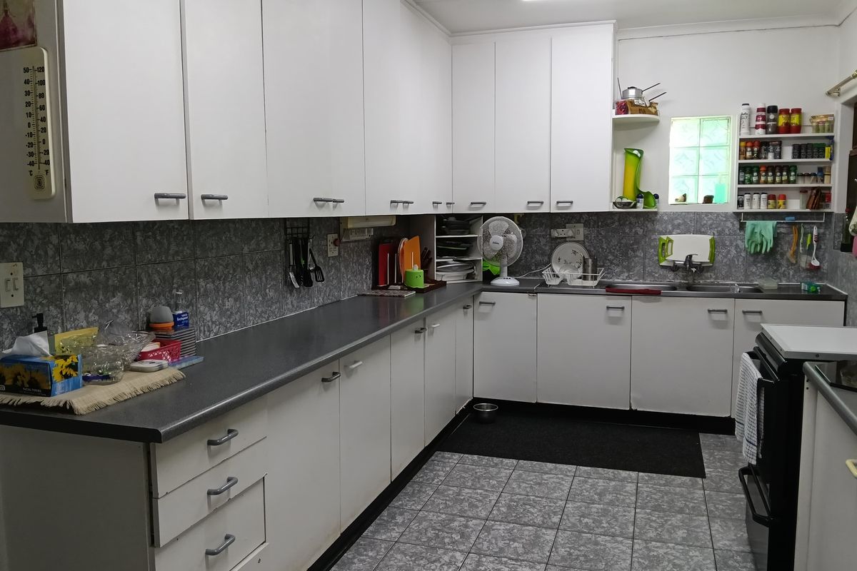 Spacious Property with Income-Generating Potential - Photo 4