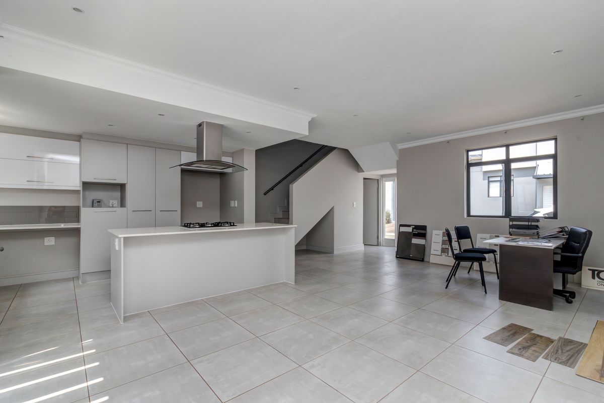 Priced to sell! With no transfer duty payable! - Photo 4