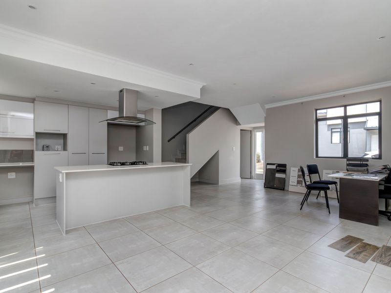 Priced to sell! With no transfer duty payable! - Photo 4