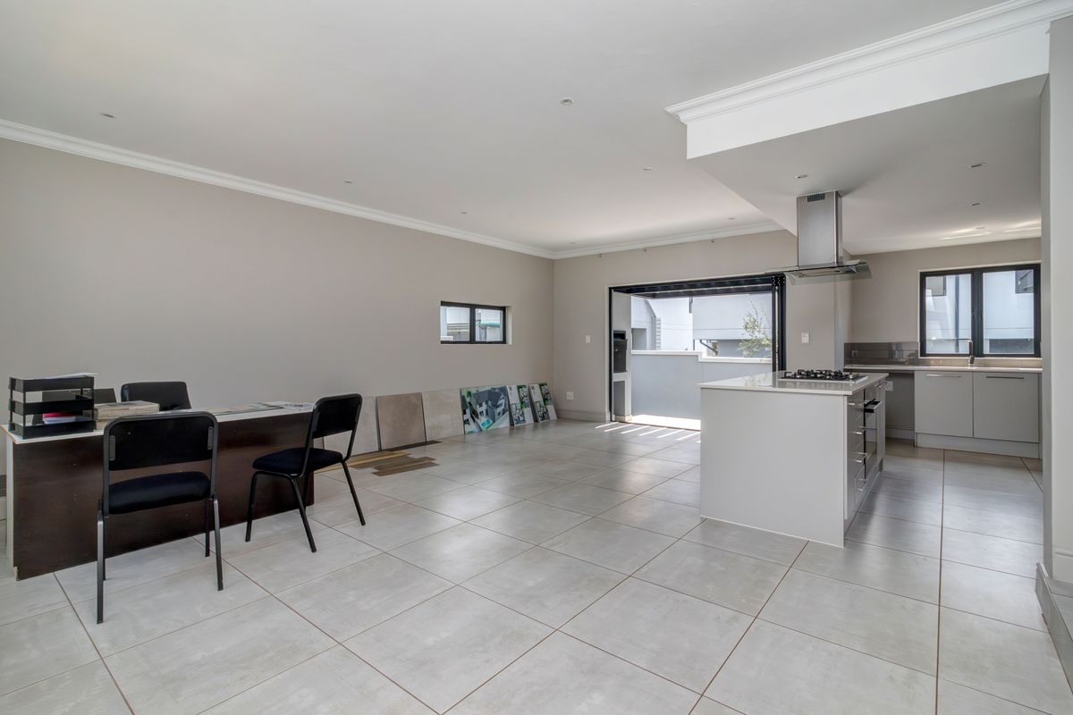 Priced to sell! With no transfer duty payable! - Photo 2